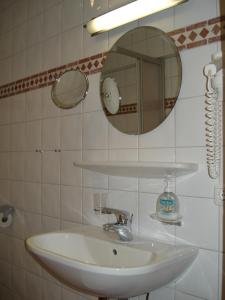 Ein Badezimmer in der Unterkunft Hotel Almtalerhof