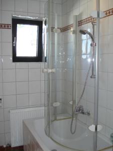 Łazienka w obiekcie Hotel Almtalerhof