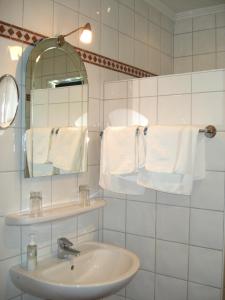 Koupelna v ubytování Hotel Almtalerhof