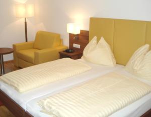 Łóżko lub łóżka w pokoju w obiekcie Hotel Almtalerhof