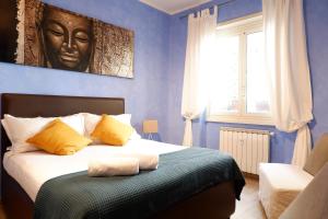 A bed or beds in a room at The Blue Strawberry House in San Giovanni Roma