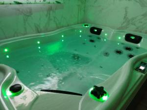 a bathtub filled with lots of water and lots of lights at Hotel Primavera in Calasparra