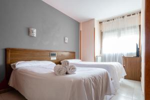A bed or beds in a room at Ciudad de Jaca