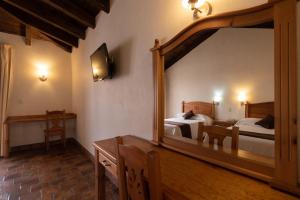 a bedroom with two beds and a large mirror at Plaza Magnolias Suites in San Cristóbal de Las Casas