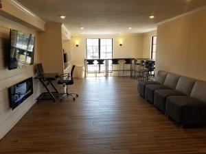 a living room with a couch and a bar at Horizon Inn Norcross in Norcross