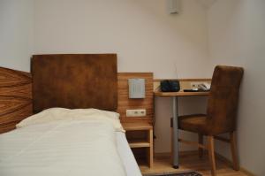 Łóżko lub łóżka w pokoju w obiekcie Hotel Almtalerhof
