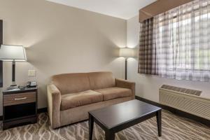 Posezení v ubytování Quality Inn & Suites