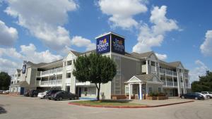 a hotel with a sign on the front of it at InTown Suites Extended Stay Arlington TX - Six Flags in Arlington