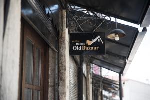 Certificato, attestato, insegna o altro documento esposto da Old Bazaar Rooms