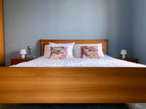 A bed or beds in a room at Villa Dolphin Akrata