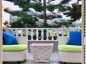 A seating area at Villa Dolphin Akrata
