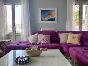 A seating area at Villa Dolphin Akrata