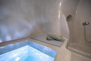 Koupelna v ubytování Theodora Suites