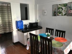 Kuchyň nebo kuchyňský kout v ubytování Model House Sto Tomas, Batangas