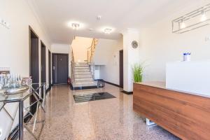 a hallway with a staircase in a building at Lilu Apartamenty in Dziwnów