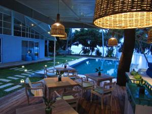 Bazén v ubytování Mawella Beach Resort nebo v jeho okolí