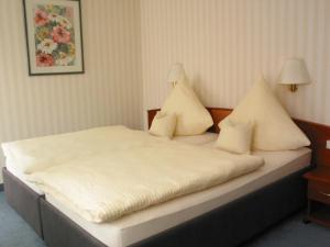 Postel nebo postele na pokoji v ubytování Parkhotel