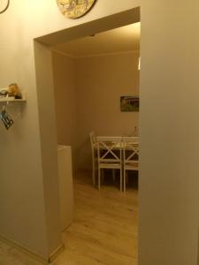 a room with a table and a dining room at Maza Venecija-Kuldiga in Kuldīga