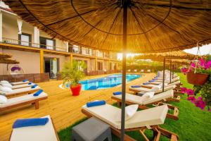 Bazén v ubytování Arwen Hotel nebo v jeho okolí
