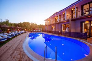 Bazén v ubytování Arwen Hotel nebo v jeho okolí