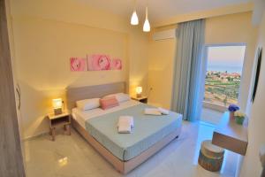 Ένα ή περισσότερα κρεβάτια σε δωμάτιο στο Aristea Apartments