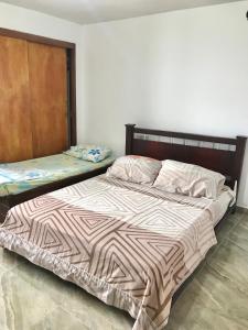 a bedroom with two beds in a room at Caribbean Venture Apto 802 - Rodadero, Santa Marta in Santa Marta