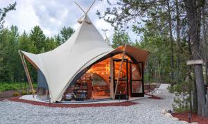 Budova, kde se the luxury tent nachází