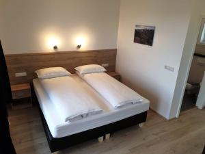 Postel nebo postele na pokoji v ubytování Hvammból Guesthouse