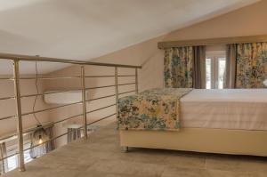 a bedroom with a bunk bed and a staircase at Arina Villa in Skala Marion