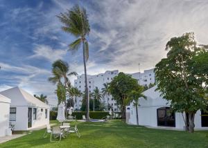 a view of the resort from the yard at Gaviana Resort in Mazatlán