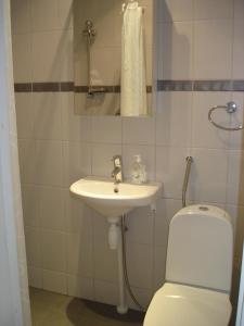 Kylpyhuone majoituspaikassa Aisa Accommodation