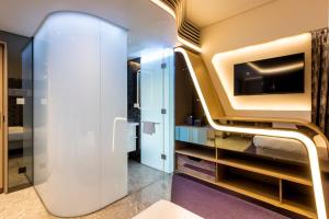 Uma cama ou camas num quarto em Butterfly on LKF, Central