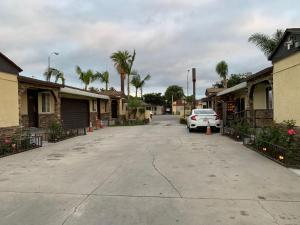 a street with houses and a car parked in a driveway at Apache Inn in Lynwood