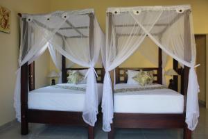 Кровать или кровати в номере Bintang Beach Villa