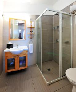 
A bathroom at Groote Eylandt Lodge
