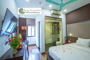Voodi või voodid majutusasutuse Tung Trang Hotel toas