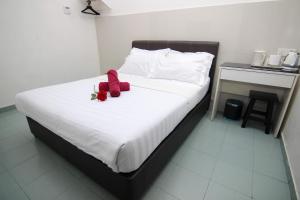 Postel nebo postele na pokoji v ubytování Rose Cottage Hotel Taman Johor Jaya