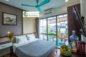 Voodi või voodid majutusasutuse Tung Trang Hotel toas