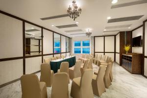 TV in/ali zabaviščno središče v nastanitvi Ramada Hong Kong Grand View