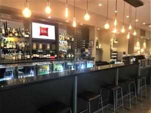 Lounge nebo bar v ubytování ibis Melbourne - Glen Waverley