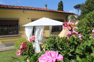 Imagen de la galería de Casa Vacanze I Cipressi, en Lucca 24 fotos más