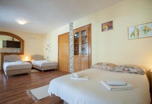 Postel nebo postele na pokoji v ubytování Apartmani Dačo