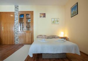 Postel nebo postele na pokoji v ubytování Apartmani Dačo
