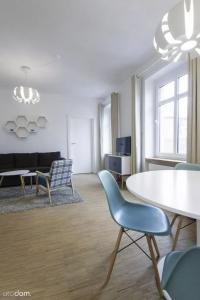 Posedenie v ubytovaní Stylowy 2-pokojowy apartament 5 min. od Rynku