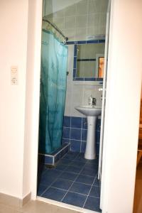 A bathroom at Cavos Beach House