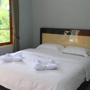 Ένα ή περισσότερα κρεβάτια σε δωμάτιο στο Pondok Wisata dan Restoran Elim