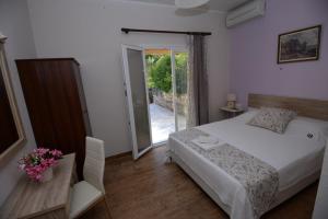 Postel nebo postele na pokoji v ubytování The Olive Grove House