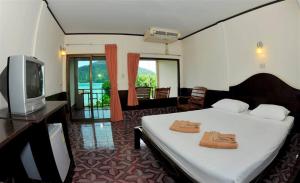 a hotel room with a bed and a tv at Phi Phi View Point Resort in Phi Phi Islands