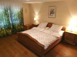 En eller flere senger på et rom på Ferienwohnung Elisabeth Eifel