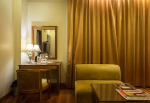 Posezení v ubytování Hotel Picasso Paschim Vihar Delhi - Couple Friendly Local IDs Accepted